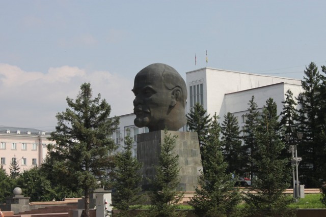Улан-Удэ: самая большая голова Ленина в мире